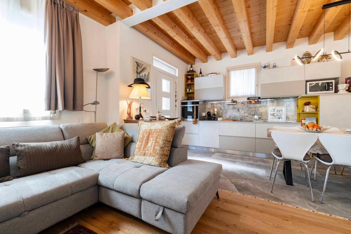 Stylish House Near Venise